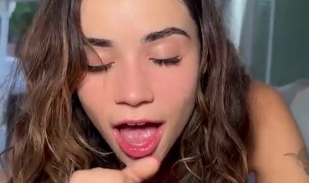 Jameliz Benitez New Video Sex Tape blowjob from a beautiful teengirl